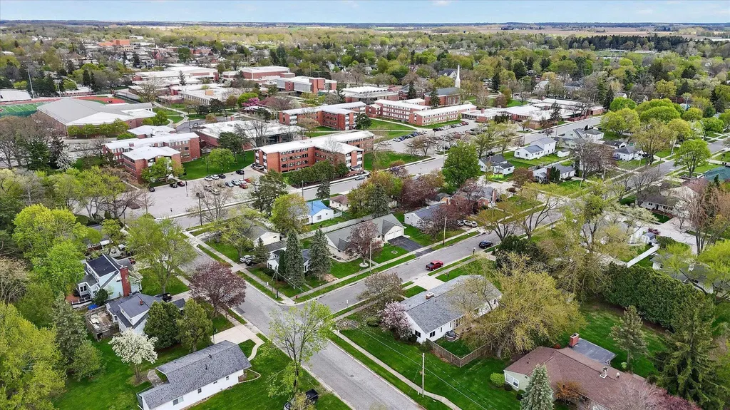 535 Yale Avenue Alma City MI 48801