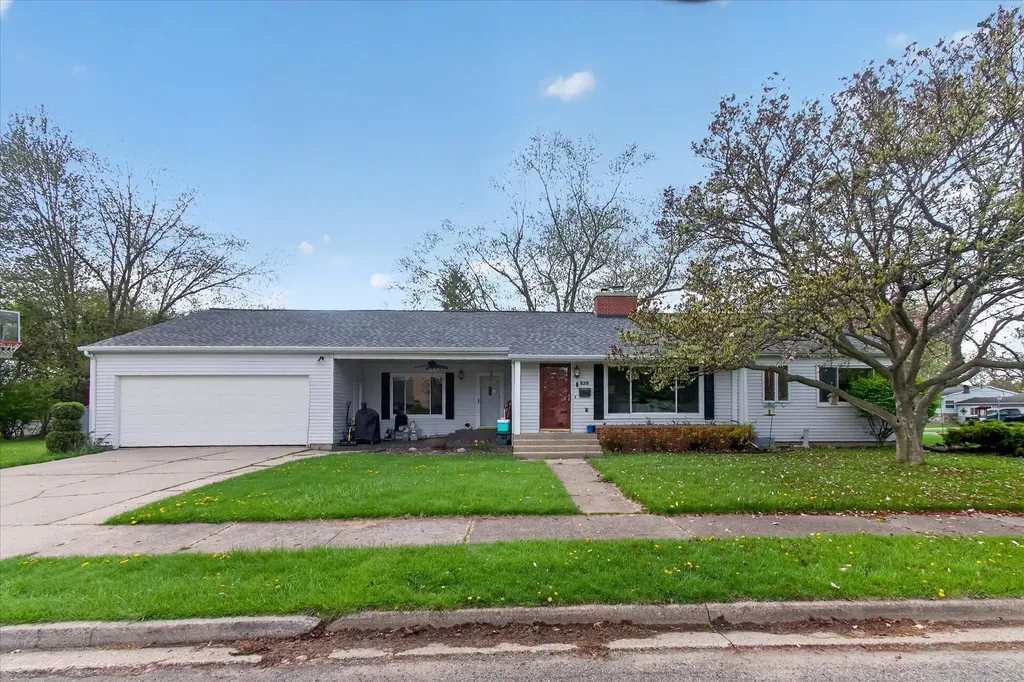 535 Yale Avenue Alma City MI 48801