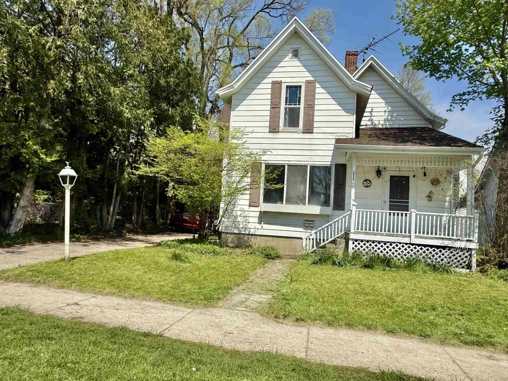 513 Walnut Street Alma City MI 48801