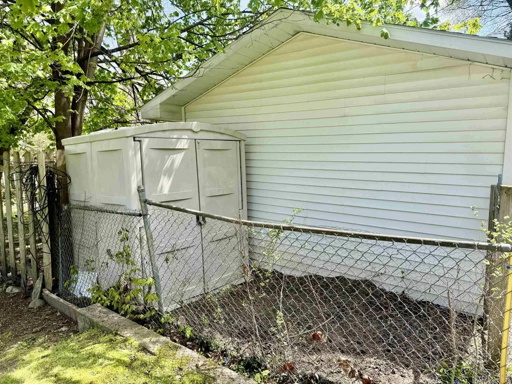 513 Walnut Street Alma City MI 48801