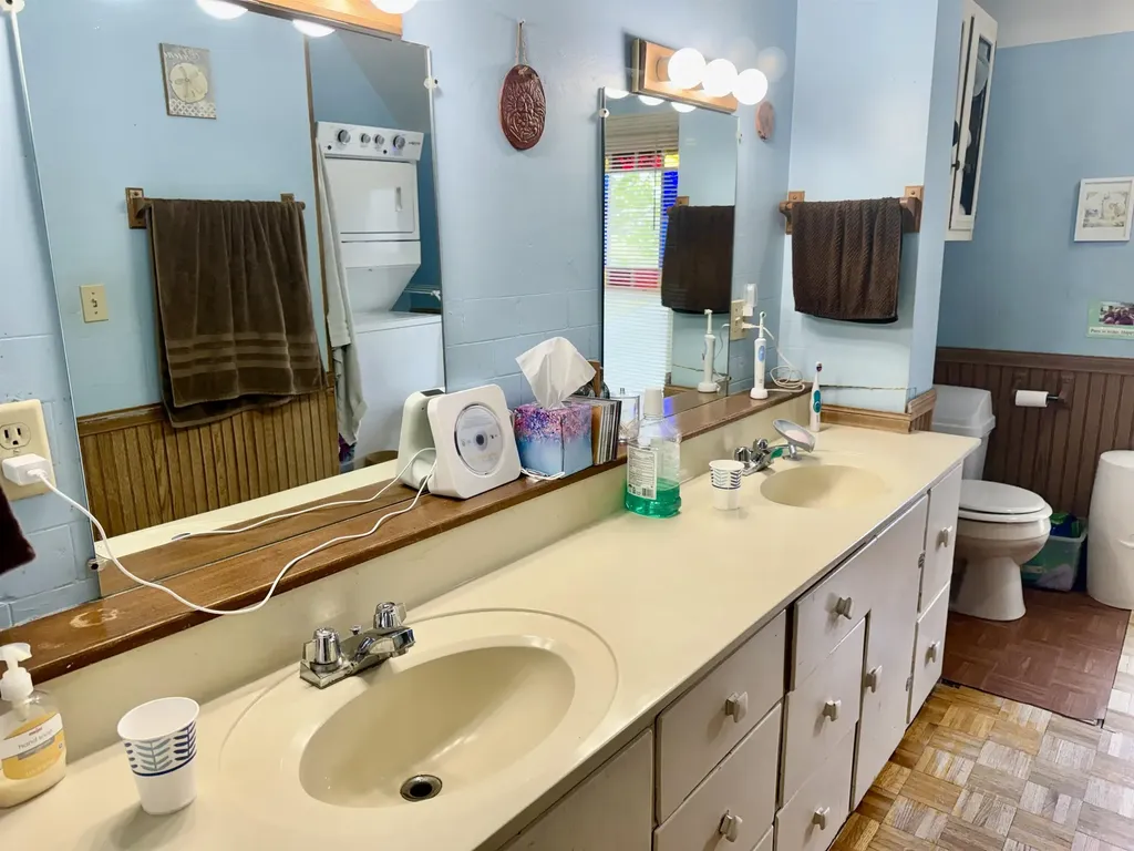 513 Walnut Street Alma City MI 48801