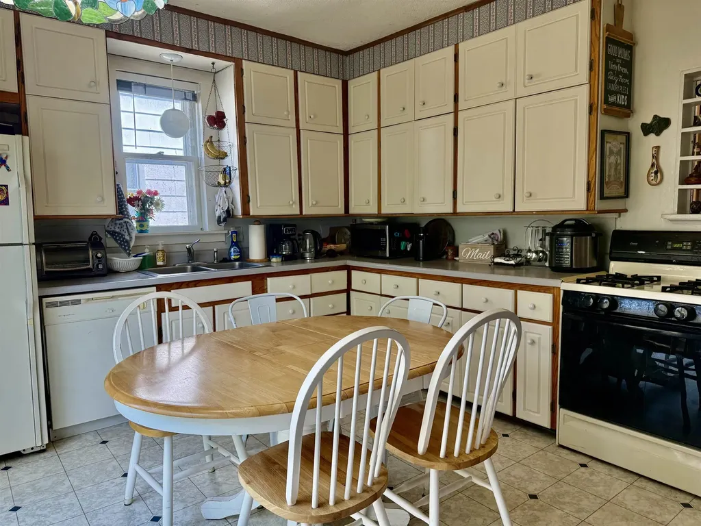 513 Walnut Street Alma City MI 48801