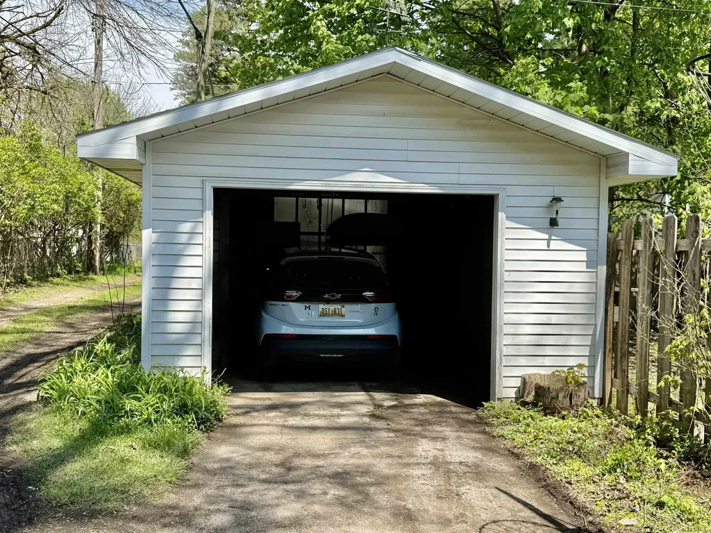513 Walnut Street Alma City MI 48801