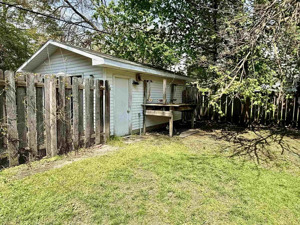 513 Walnut Street Alma City MI 48801