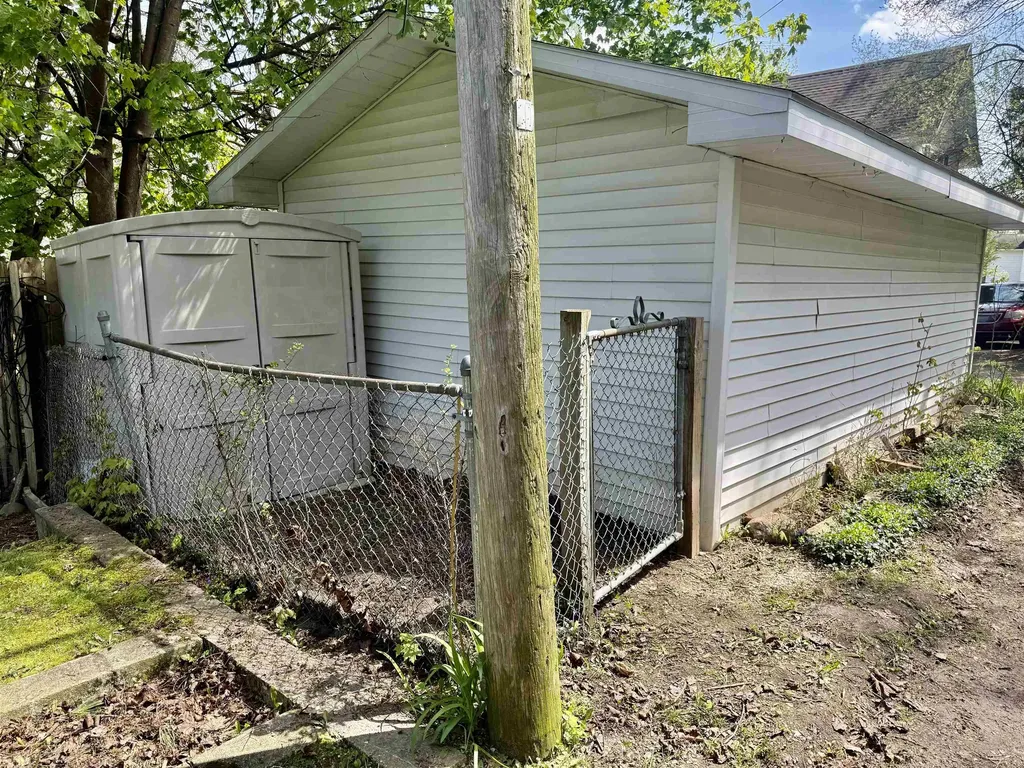 513 Walnut Street Alma City MI 48801