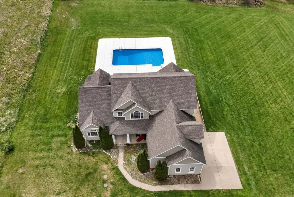 4362 S Vickeryville Road Evergreen Township MI 48884