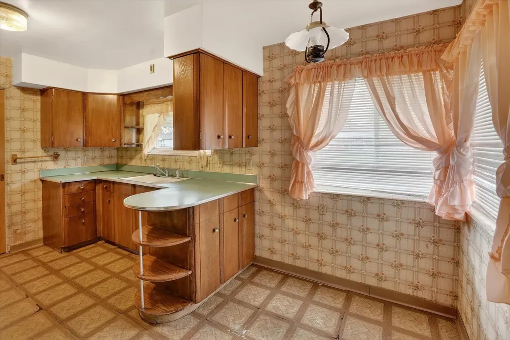 636 Rustic Drive Saginaw Charter Township MI 48604