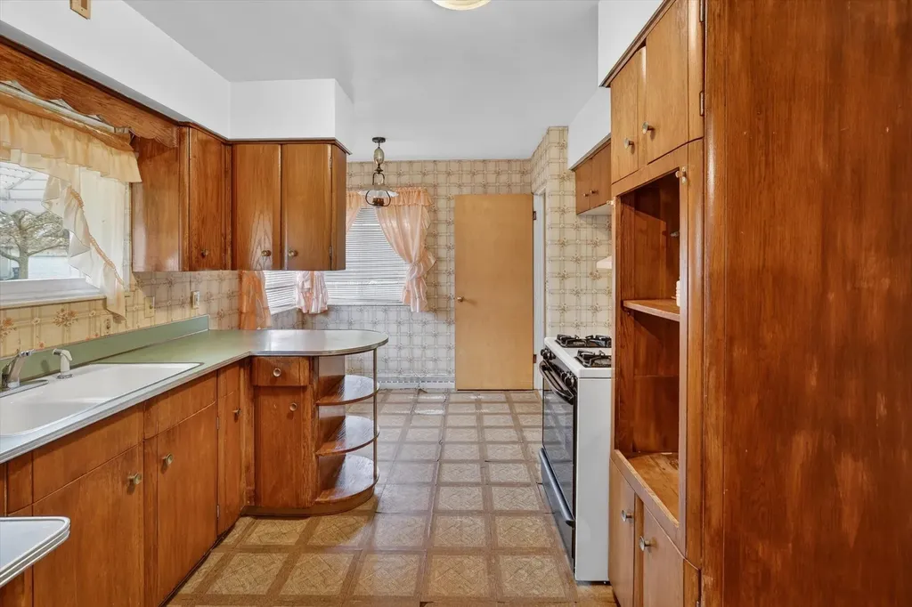 636 Rustic Drive Saginaw Charter Township MI 48604