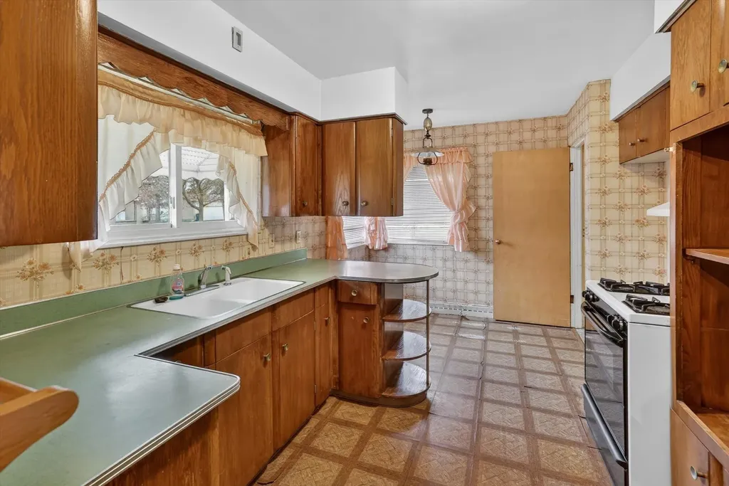 636 Rustic Drive Saginaw Charter Township MI 48604