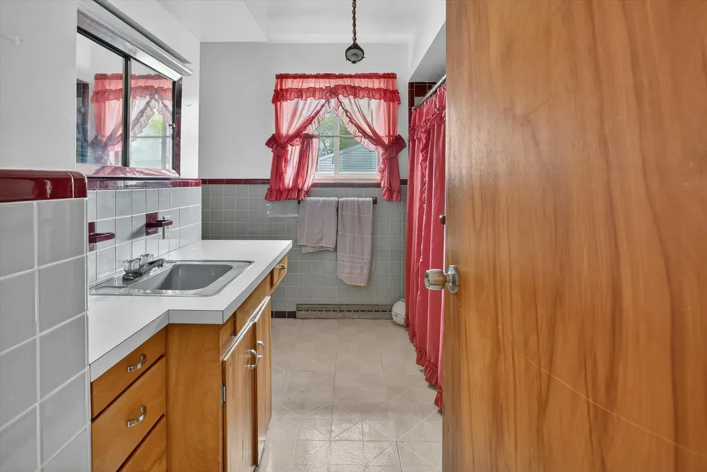 636 Rustic Drive Saginaw Charter Township MI 48604