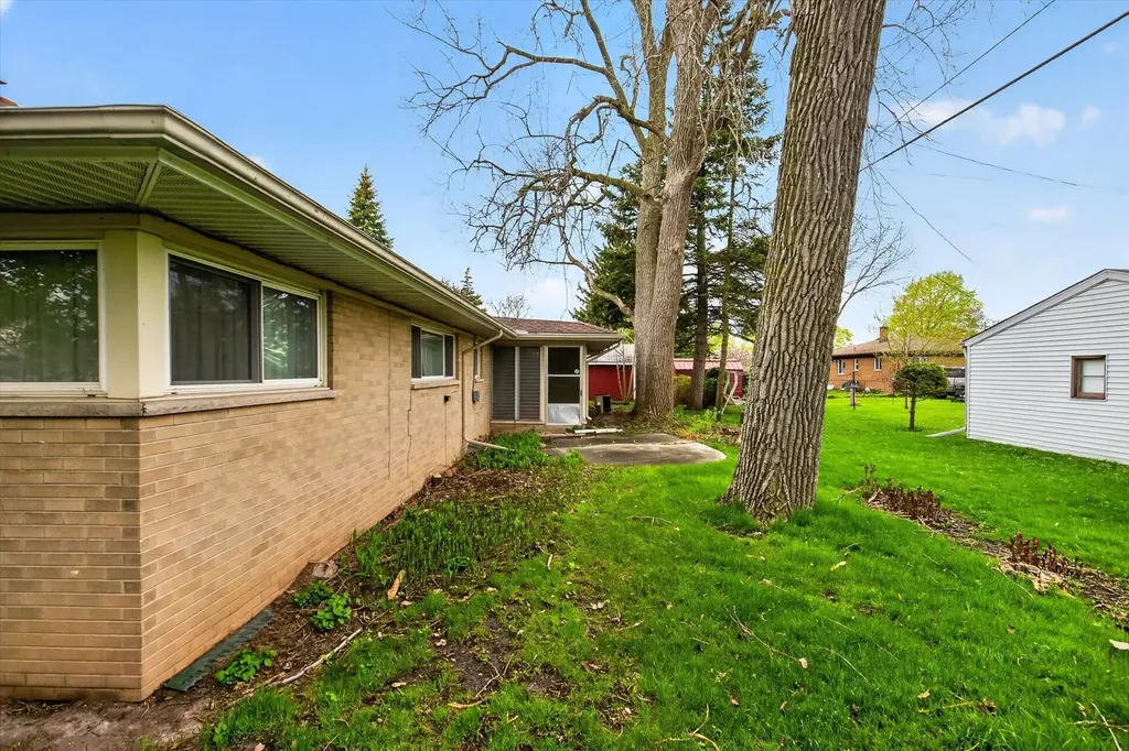 636 Rustic Drive Saginaw Charter Township MI 48604