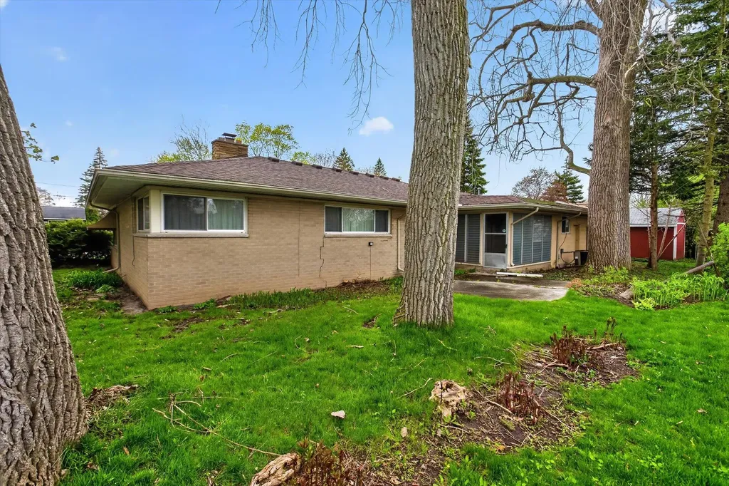 636 Rustic Drive Saginaw Charter Township MI 48604