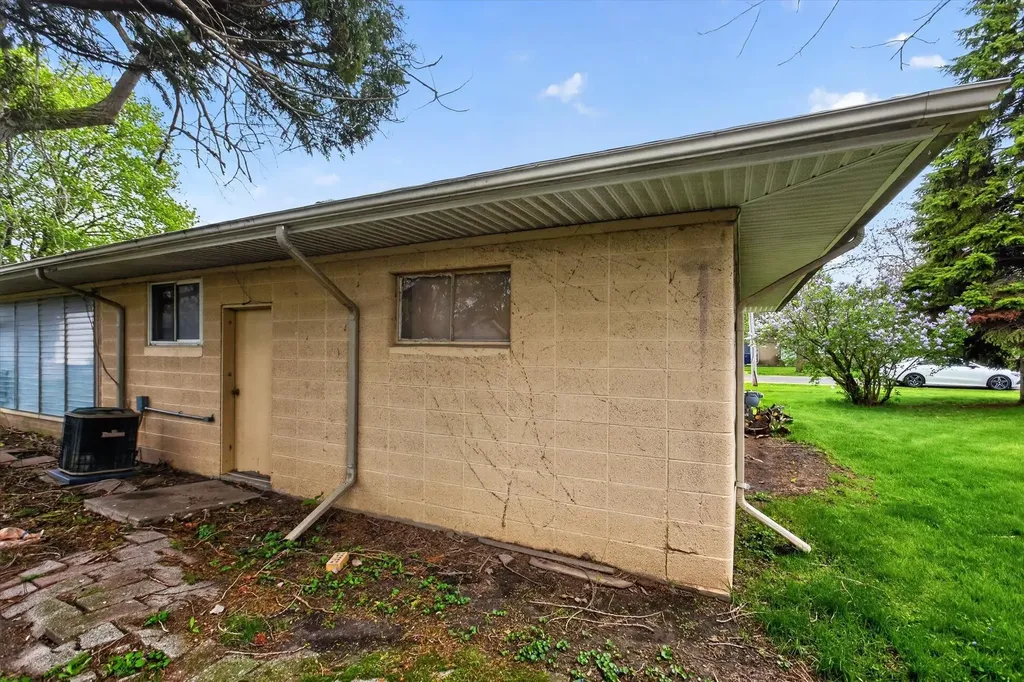 636 Rustic Drive Saginaw Charter Township MI 48604