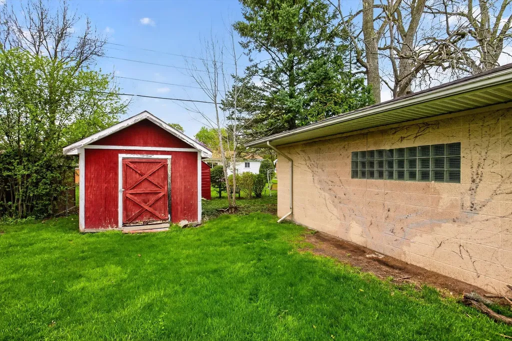 636 Rustic Drive Saginaw Charter Township MI 48604