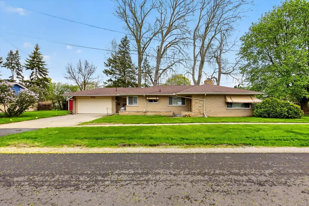 636 Rustic Drive Saginaw Charter Township MI 48604