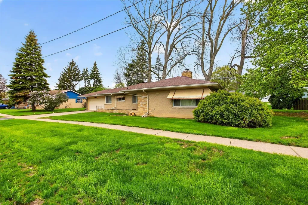 636 Rustic Drive Saginaw Charter Township MI 48604