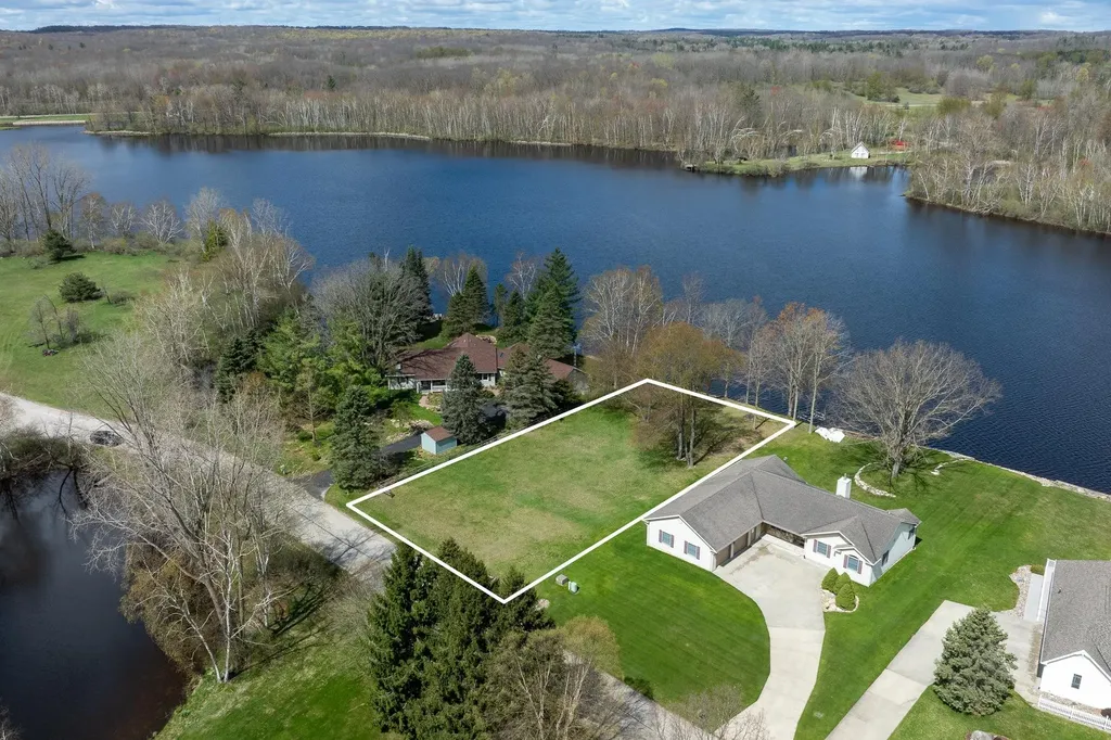 1286 Queensway Drive Broomfield Township MI 48893