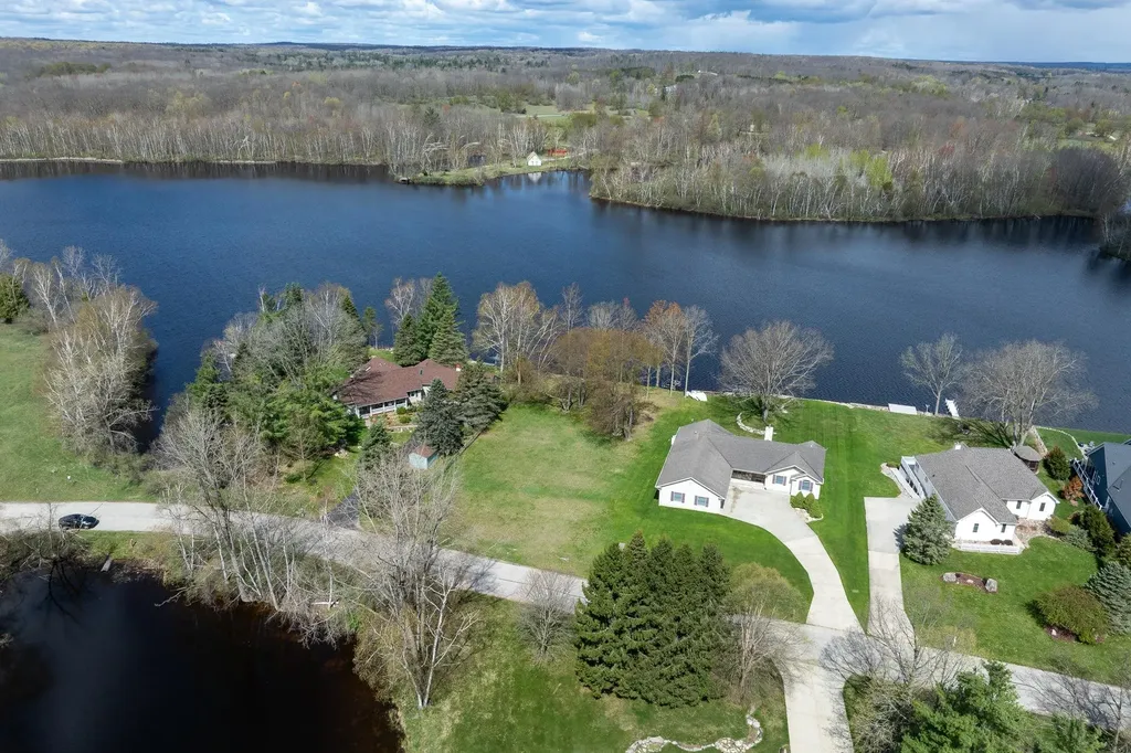 1286 Queensway Drive Broomfield Township MI 48893
