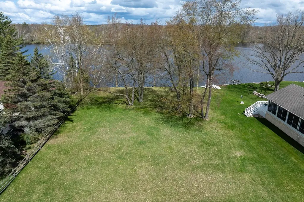 1286 Queensway Drive Broomfield Township MI 48893