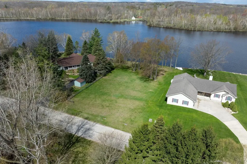 1286 Queensway Drive Broomfield Township MI 48893