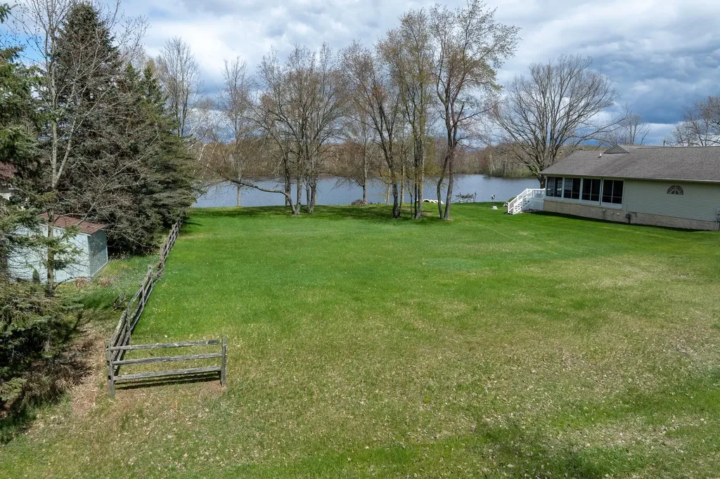 1286 Queensway Drive Broomfield Township MI 48893