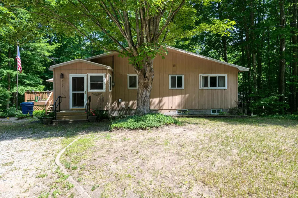 309 Oak Hill Road Garfield Township MI 49633