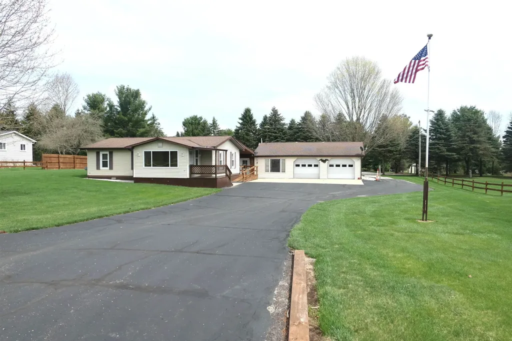 6264 Wildwood Drive Seville Township MI 48832