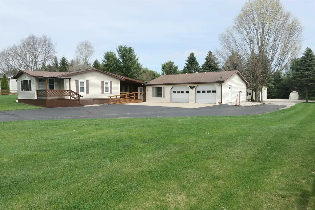 6264 Wildwood Drive Seville Township MI 48832