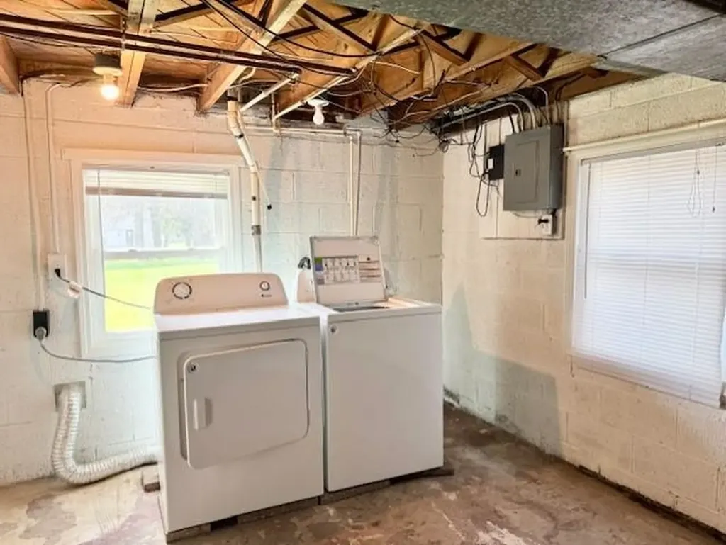 520 S Franklin St. Louis City MI 48880