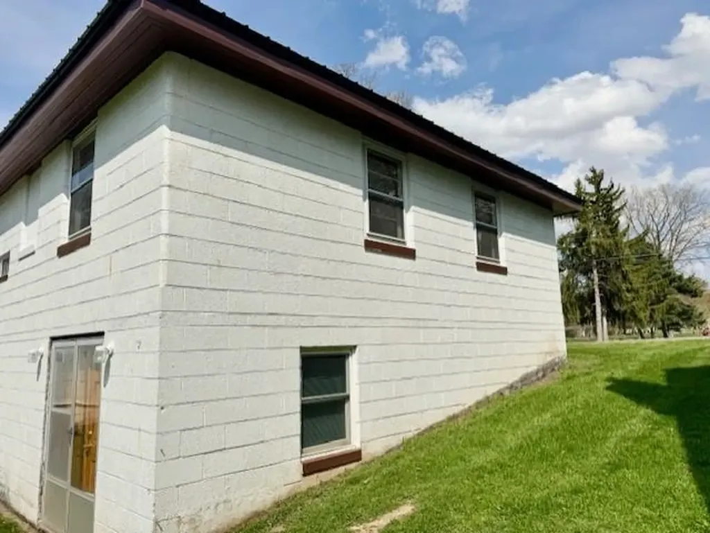 520 S Franklin St. Louis City MI 48880