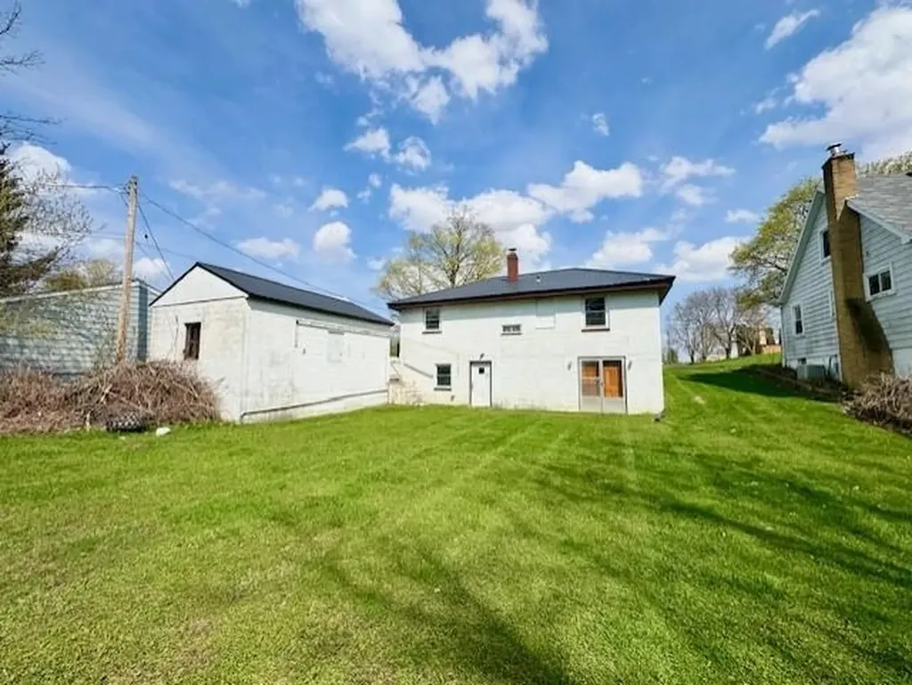 520 S Franklin St. Louis City MI 48880