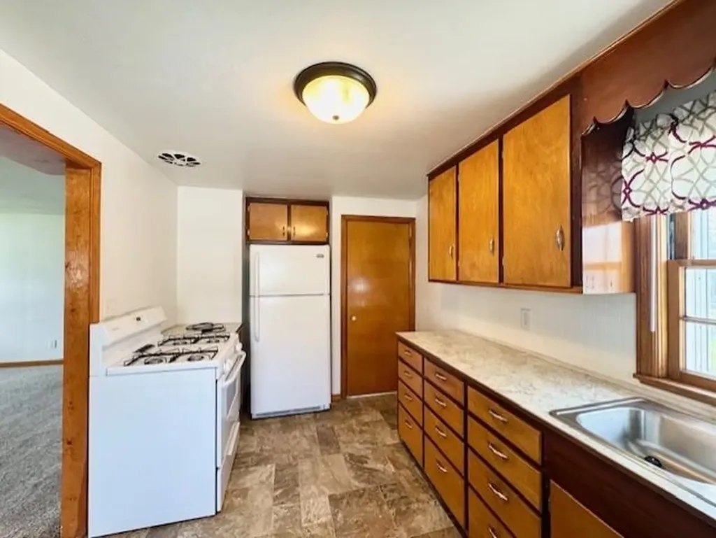 520 S Franklin St. Louis City MI 48880