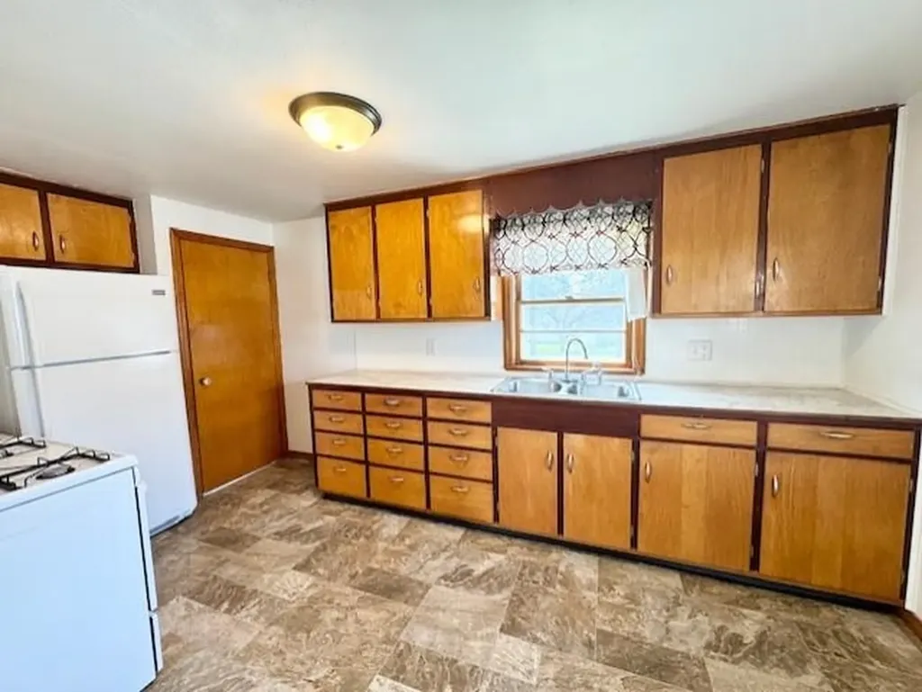 520 S Franklin St. Louis City MI 48880