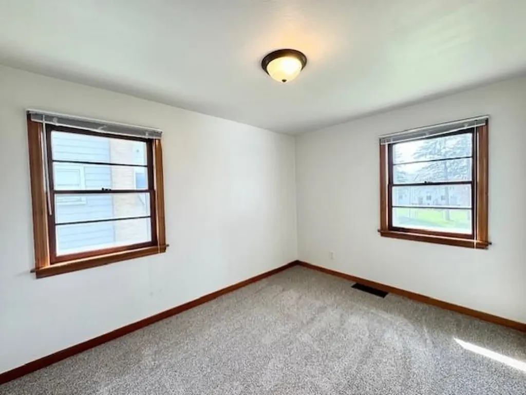 520 S Franklin St. Louis City MI 48880