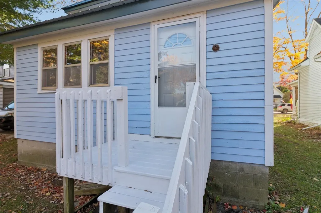 117 E Wright Avenue Shepherd Village MI 48883
