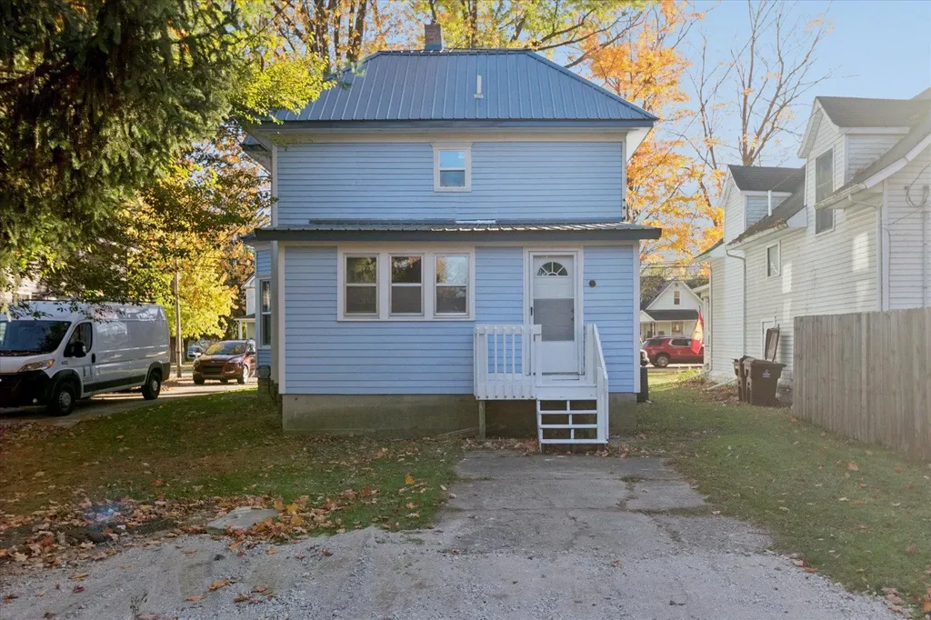 117 E Wright Avenue Shepherd Village MI 48883