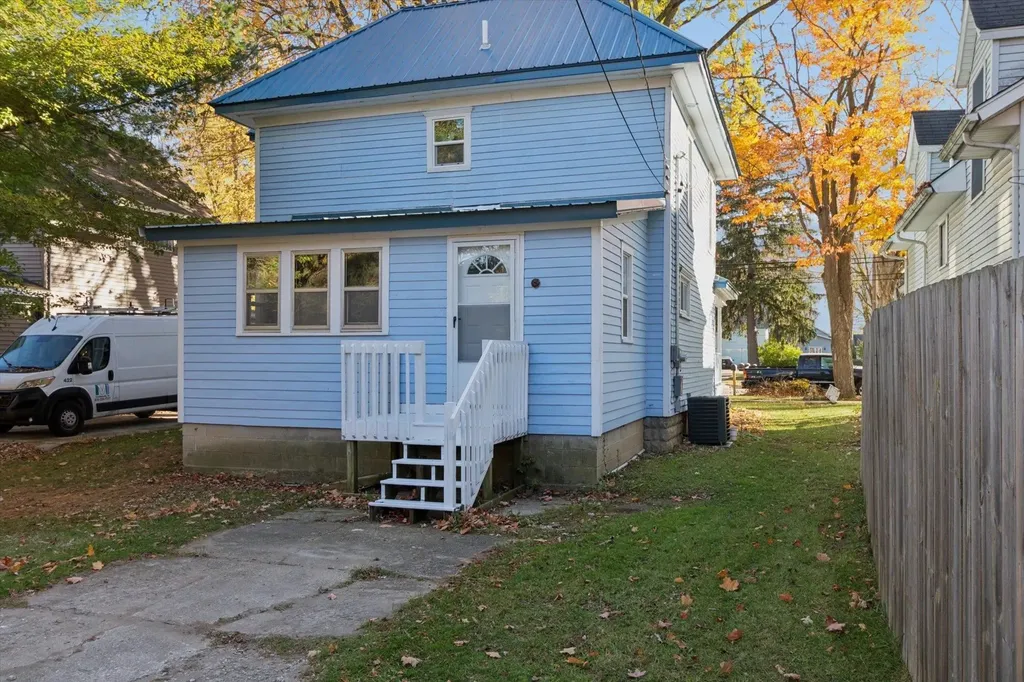 117 E Wright Avenue Shepherd Village MI 48883