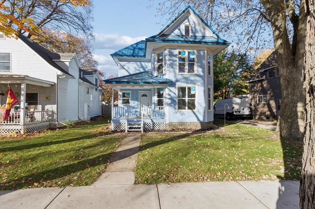 117 E Wright Avenue Shepherd Village MI 48883