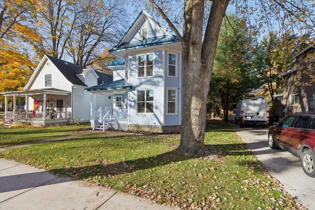 117 E Wright Avenue Shepherd Village MI 48883