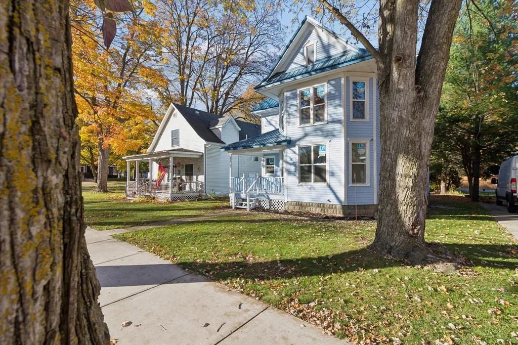 117 E Wright Avenue Shepherd Village MI 48883