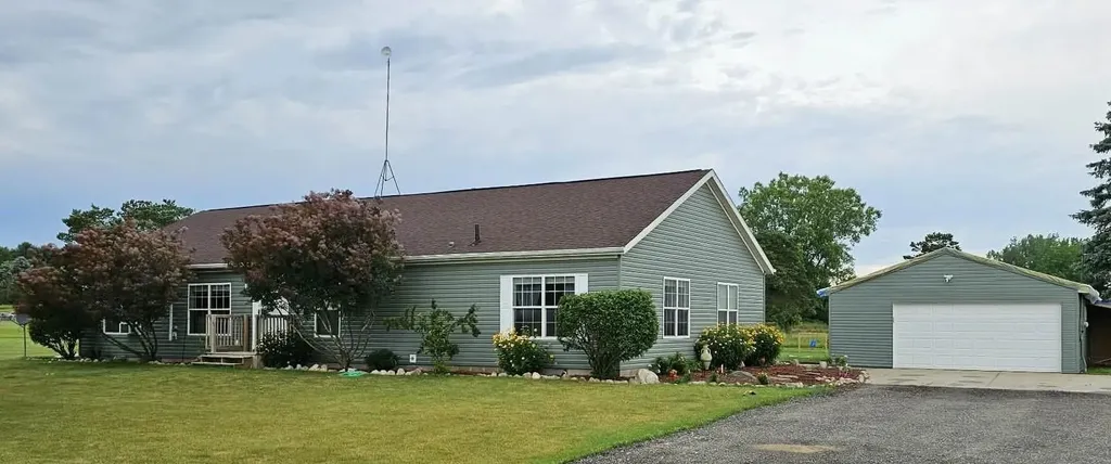 5557 E Pleasant Valley Road Lincoln Township MI 48883