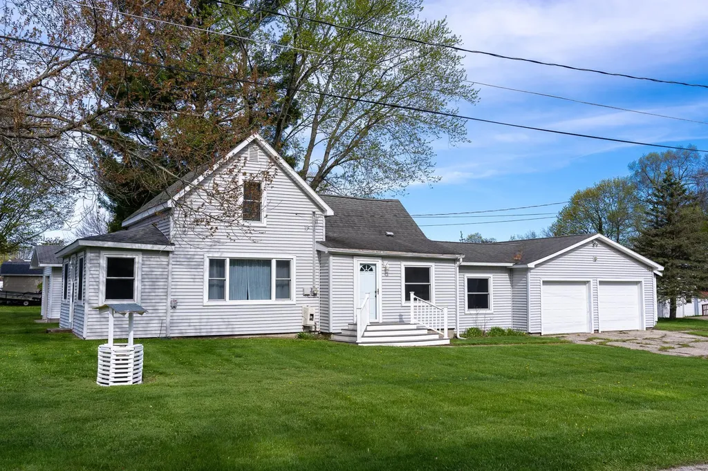 322 E Osceola Avenue Reed City City MI 49677