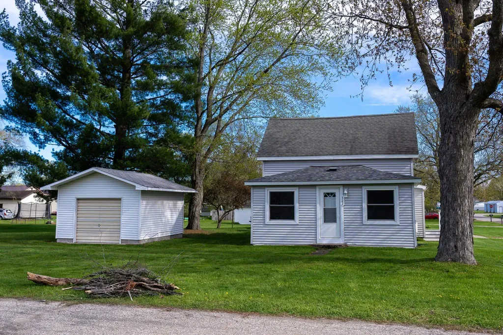 322 E Osceola Avenue Reed City City MI 49677