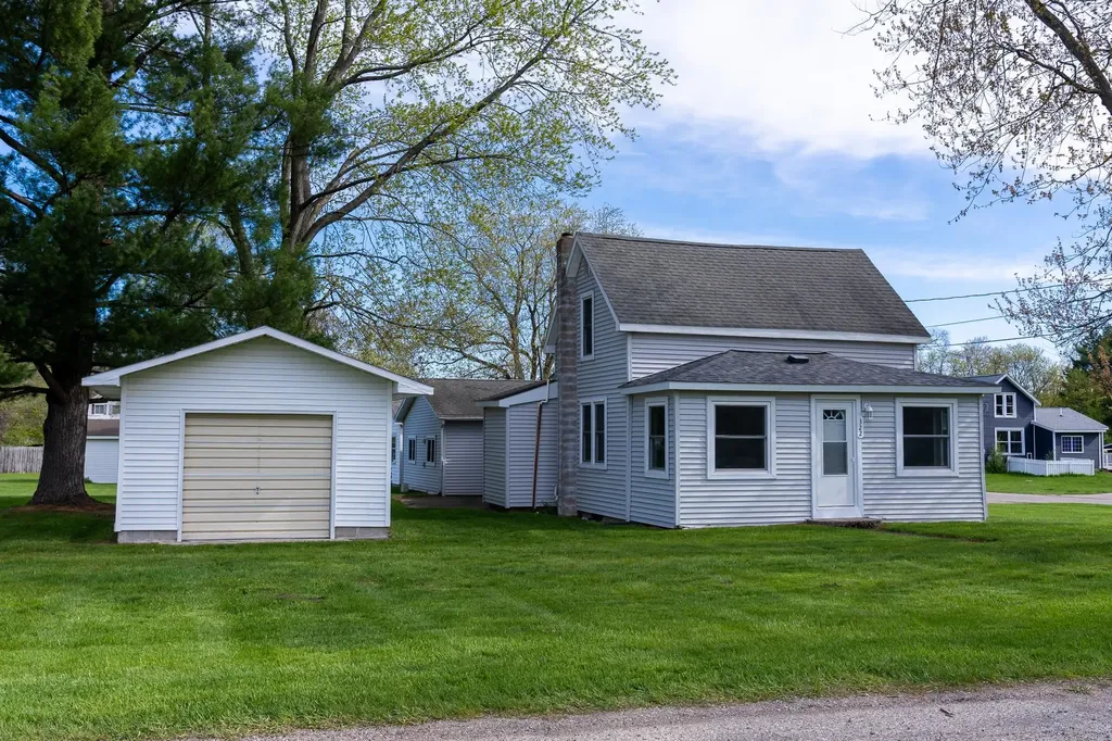 322 E Osceola Avenue Reed City City MI 49677