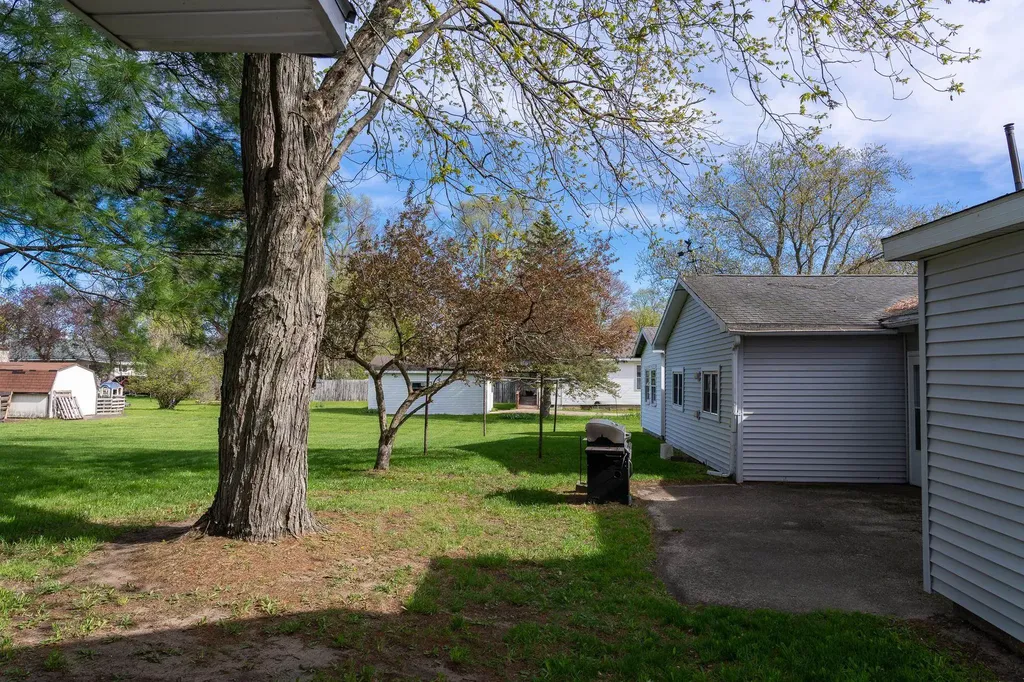 322 E Osceola Avenue Reed City City MI 49677