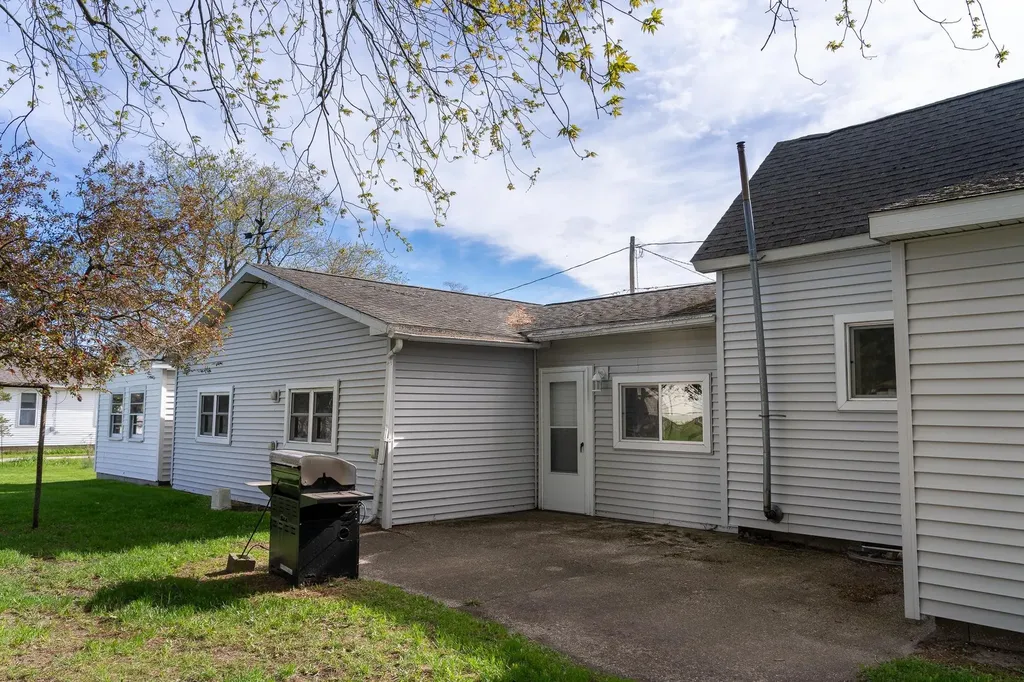 322 E Osceola Avenue Reed City City MI 49677