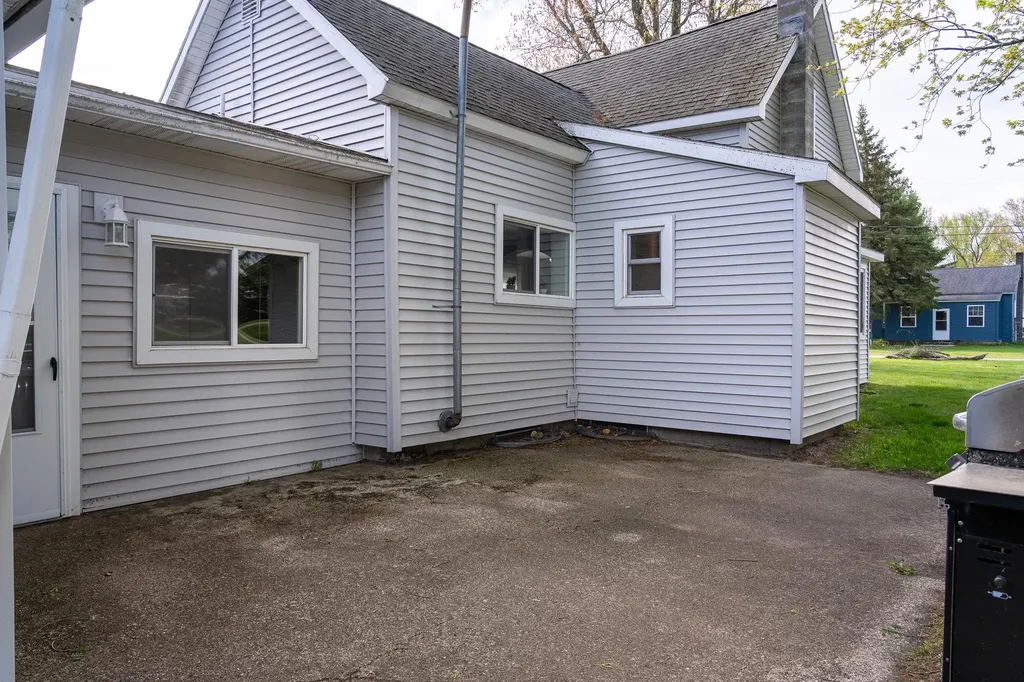322 E Osceola Avenue Reed City City MI 49677