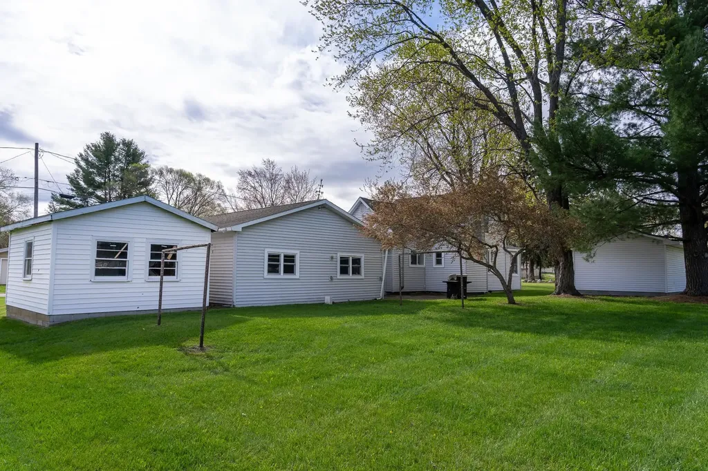 322 E Osceola Avenue Reed City City MI 49677
