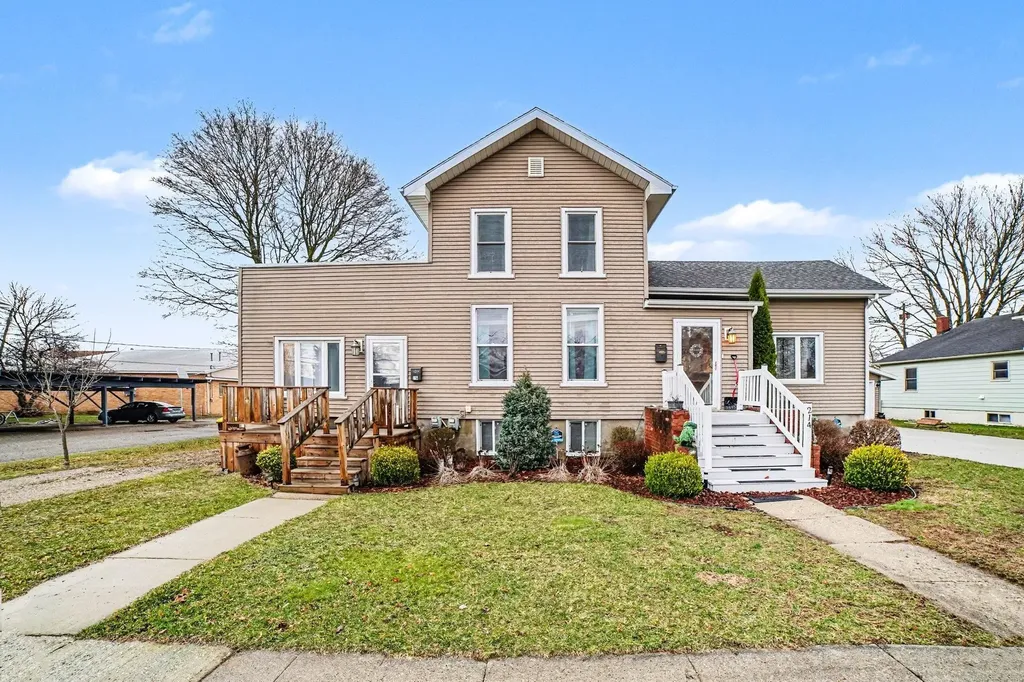 214/216 N Pine Street St. Louis City MI 48880