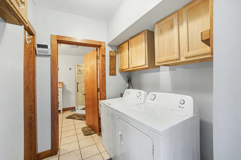 214/216 N Pine Street St. Louis City MI 48880